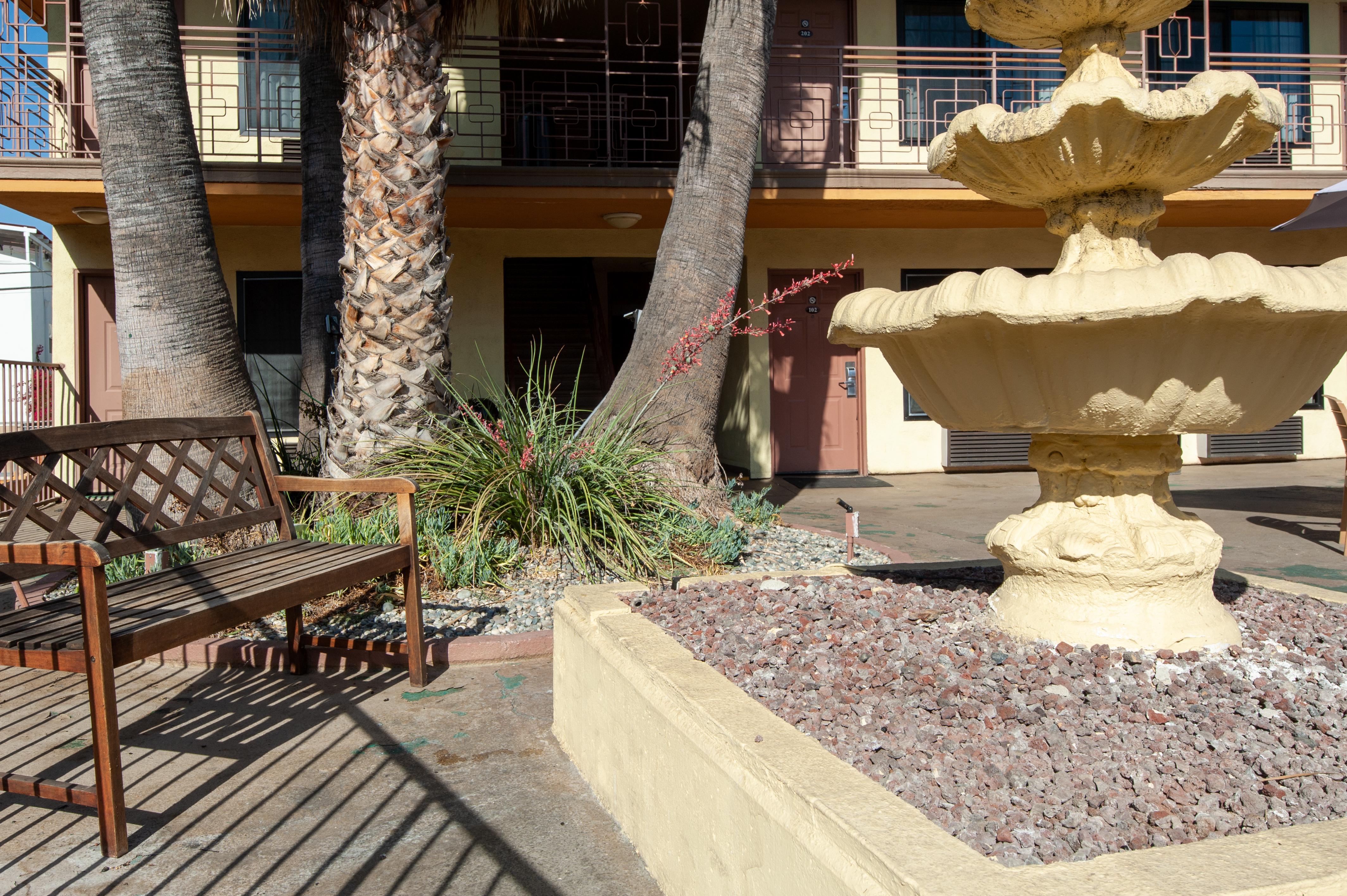 Studio City Court Yard Hotel Exterior foto