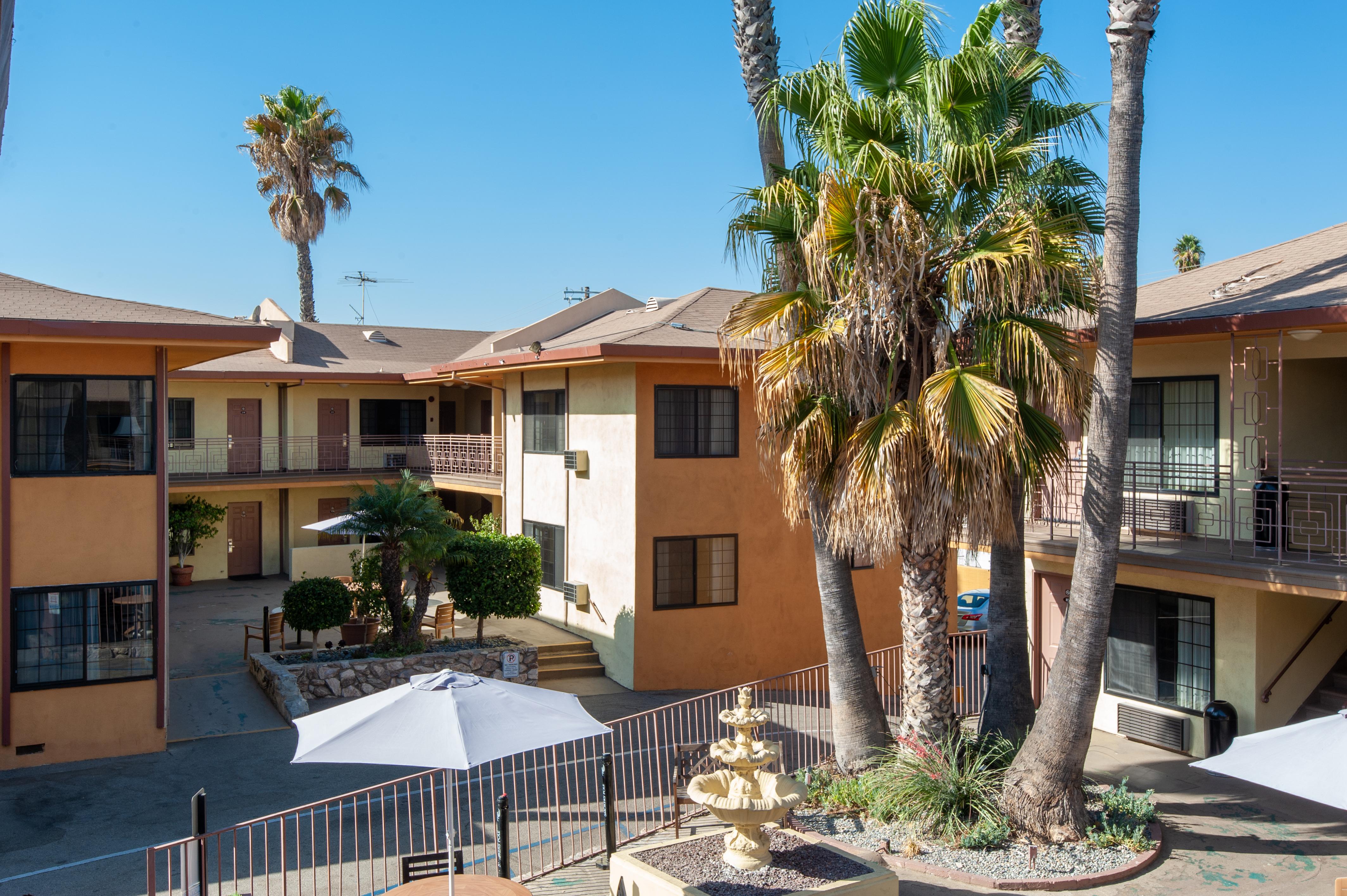 Studio City Court Yard Hotel Exterior foto