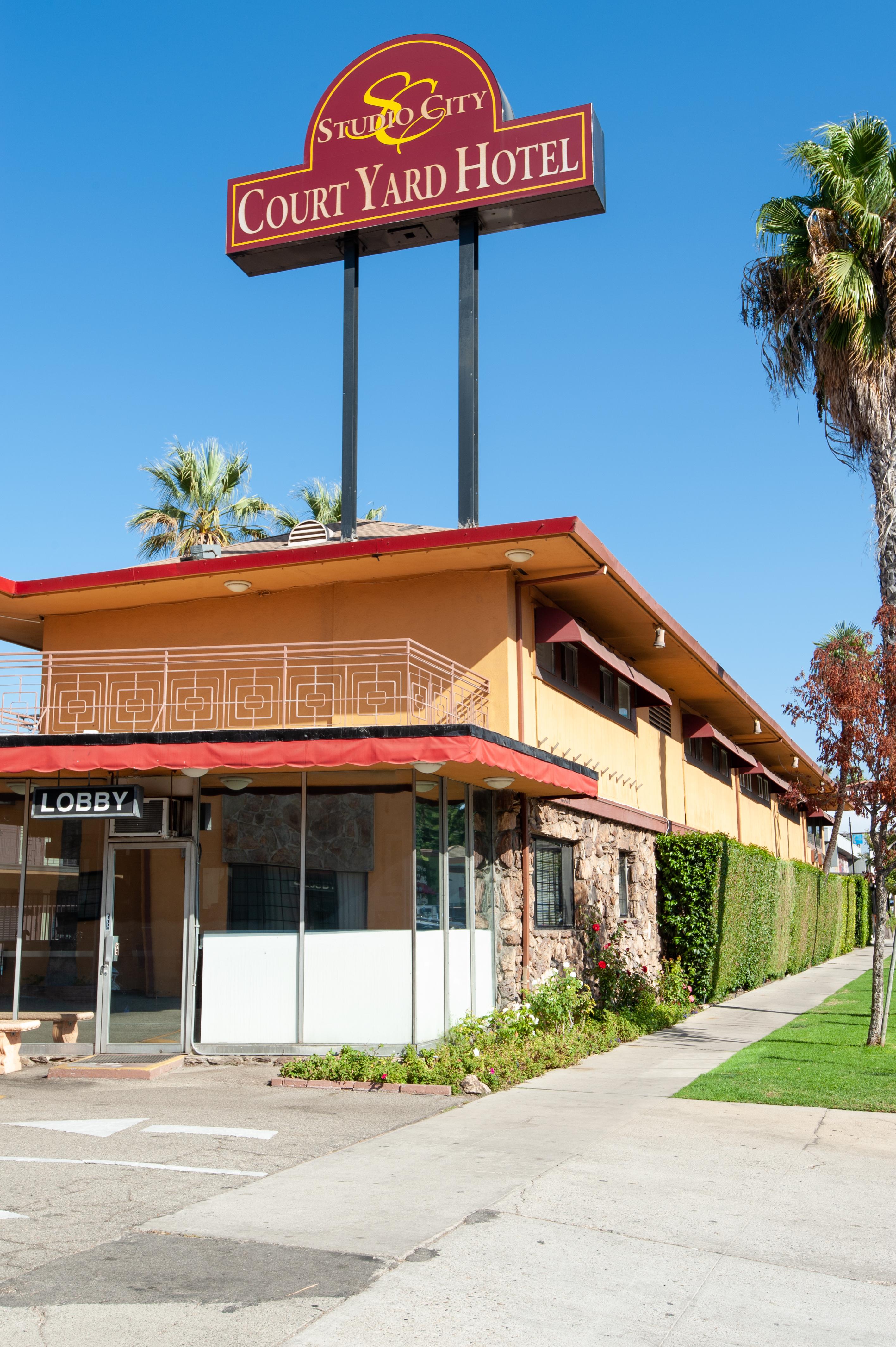 Studio City Court Yard Hotel Exterior foto